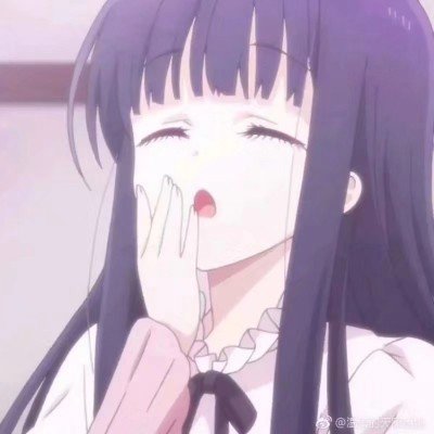 女子不听提醒试戴玉镯摔出裂纹